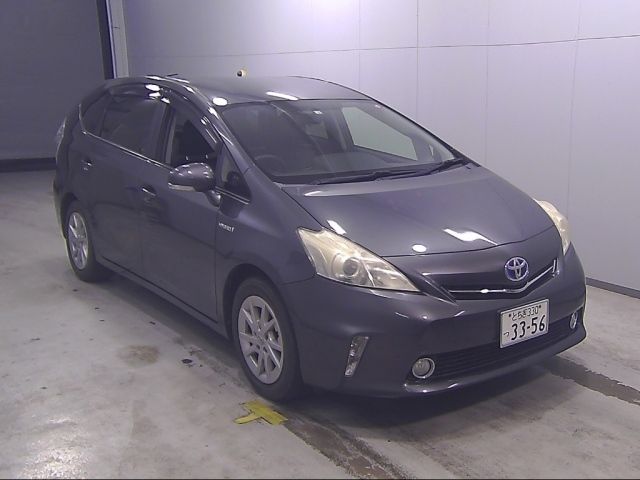 10191 Toyota Prius alpha ZVW41W 2012 г. (Honda Tokyo)